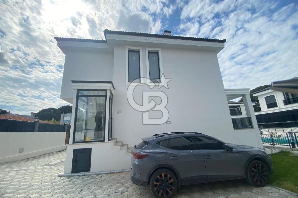 MENEMEN EMİRALEM'DE  6+1 TRİPLEX SİTE İÇİ HAVUZLU VİLLA