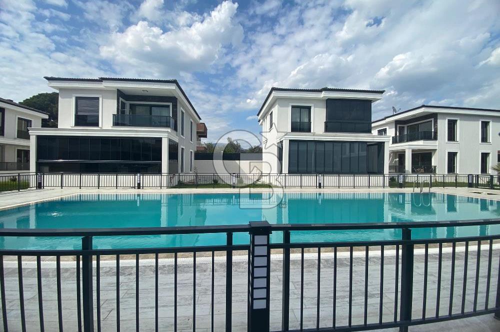 MENEMEN EMİRALEM'DE  6+1 TRİPLEX SİTE İÇİ HAVUZLU VİLLA