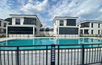 MENEMEN EMİRALEM'DE  6+1 TRİPLEX SİTE İÇİ HAVUZLU VİLLA