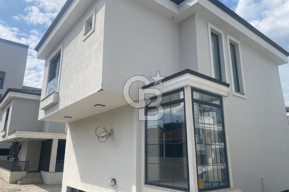MENEMEN EMİRALEM'DE  6+1 TRİPLEX SİTE İÇİ HAVUZLU VİLLA