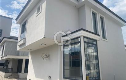 MENEMEN EMİRALEM'DE  6+1 TRİPLEX SİTE İÇİ HAVUZLU VİLLA