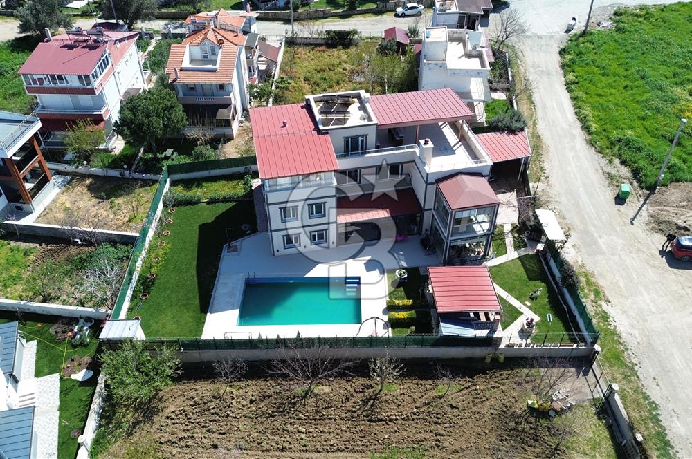 Pelitköy'de Satılık 6+1 Havuzlu Müstakil Villa