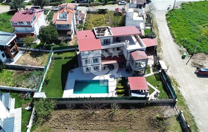 Pelitköy'de Satılık 6+1 Havuzlu Müstakil Villa