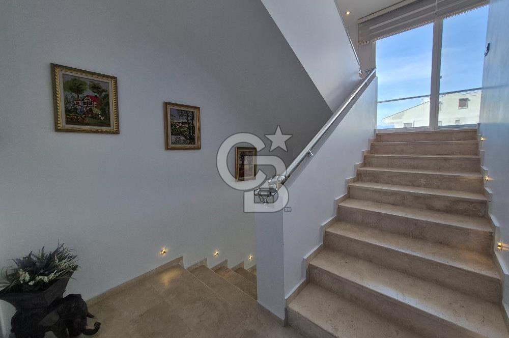 Pelitköy'de Satılık 6+1 Havuzlu Müstakil Villa