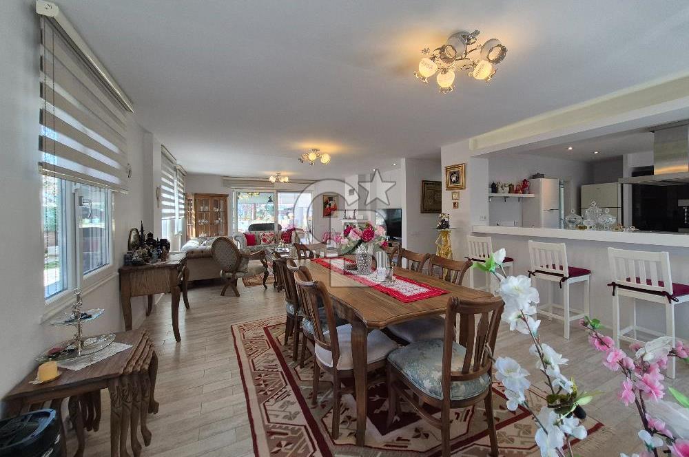 Pelitköy'de Satılık 6+1 Havuzlu Müstakil Villa