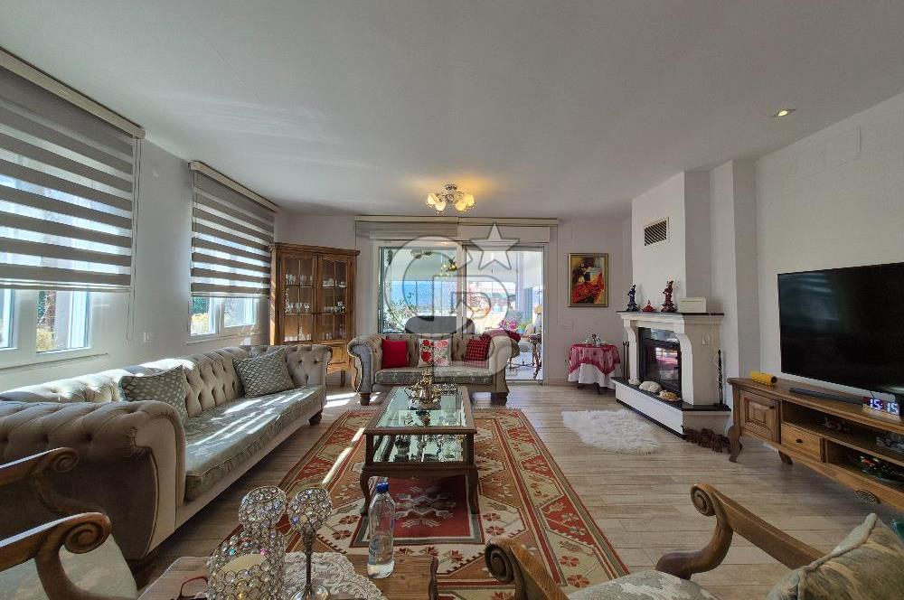 Pelitköy'de Satılık 6+1 Havuzlu Müstakil Villa