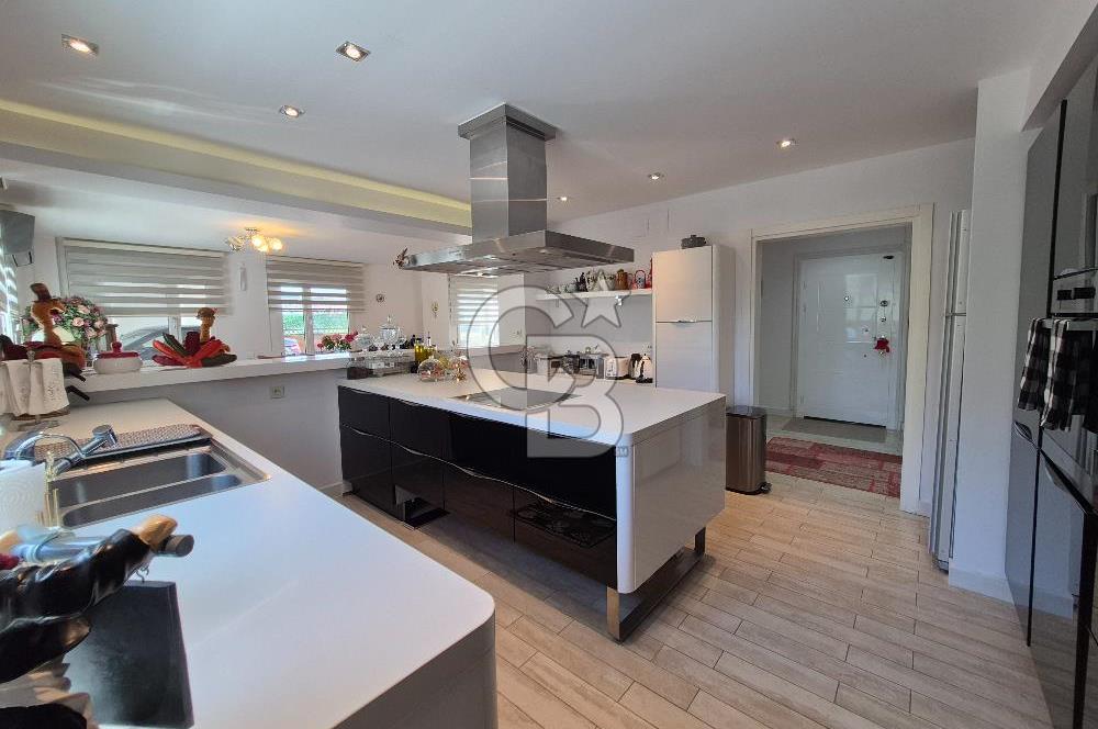 Pelitköy'de Satılık 6+1 Havuzlu Müstakil Villa