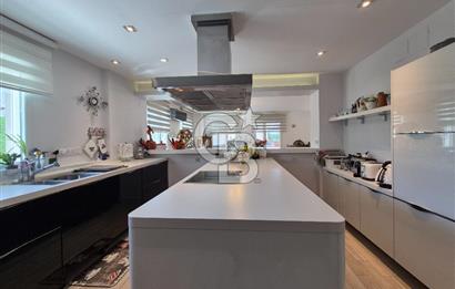 Pelitköy'de Satılık 6+1 Havuzlu Müstakil Villa