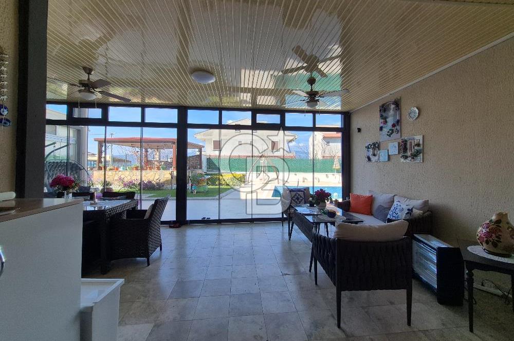 Pelitköy'de Satılık 6+1 Havuzlu Müstakil Villa