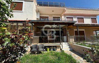 Yenifoça Fatih Mahallesinde Satılık 3+1 Tripleks Villa