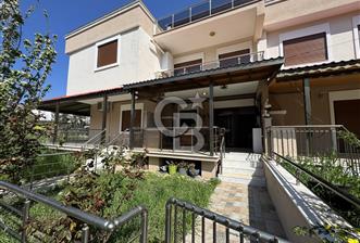 Yenifoça Fatih Mahallesinde Satılık 3+1 Tripleks Villa - 10 - 343849
