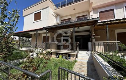 Yenifoça Fatih Mahallesinde Satılık 3+1 Tripleks Villa