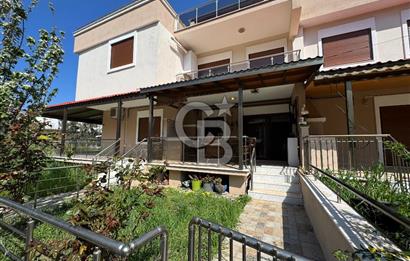 Yenifoça Fatih Mahallesinde Satılık 3+1 Tripleks Villa