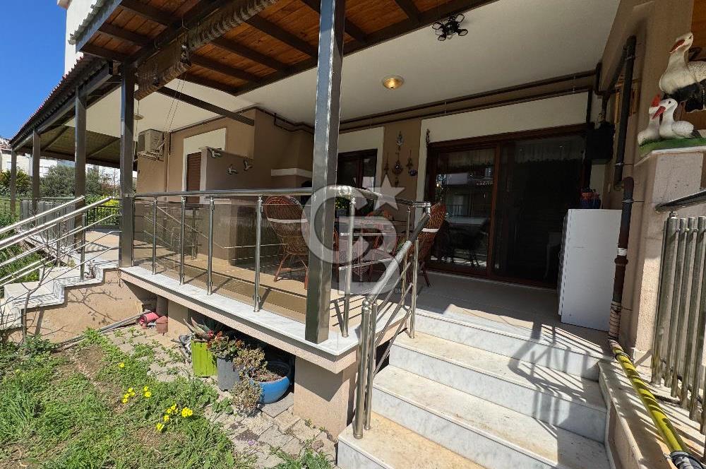 Yenifoça Fatih Mahallesinde Satılık 3+1 Tripleks Villa