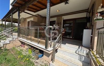 Yenifoça Fatih Mahallesinde Satılık 3+1 Tripleks Villa