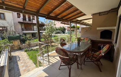 Yenifoça Fatih Mahallesinde Satılık 3+1 Tripleks Villa