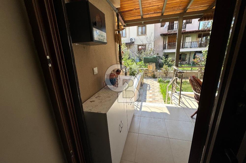 Yenifoça Fatih Mahallesinde Satılık 3+1 Tripleks Villa