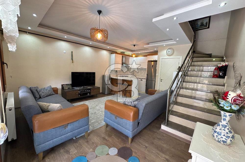 Yenifoça Fatih Mahallesinde Satılık 3+1 Tripleks Villa