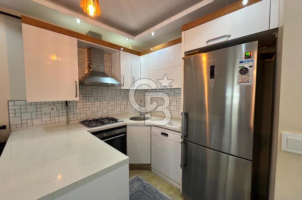 Yenifoça Fatih Mahallesinde Satılık 3+1 Tripleks Villa