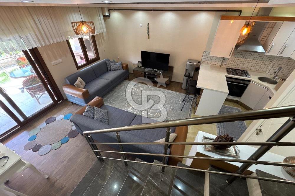 Yenifoça Fatih Mahallesinde Satılık 3+1 Tripleks Villa