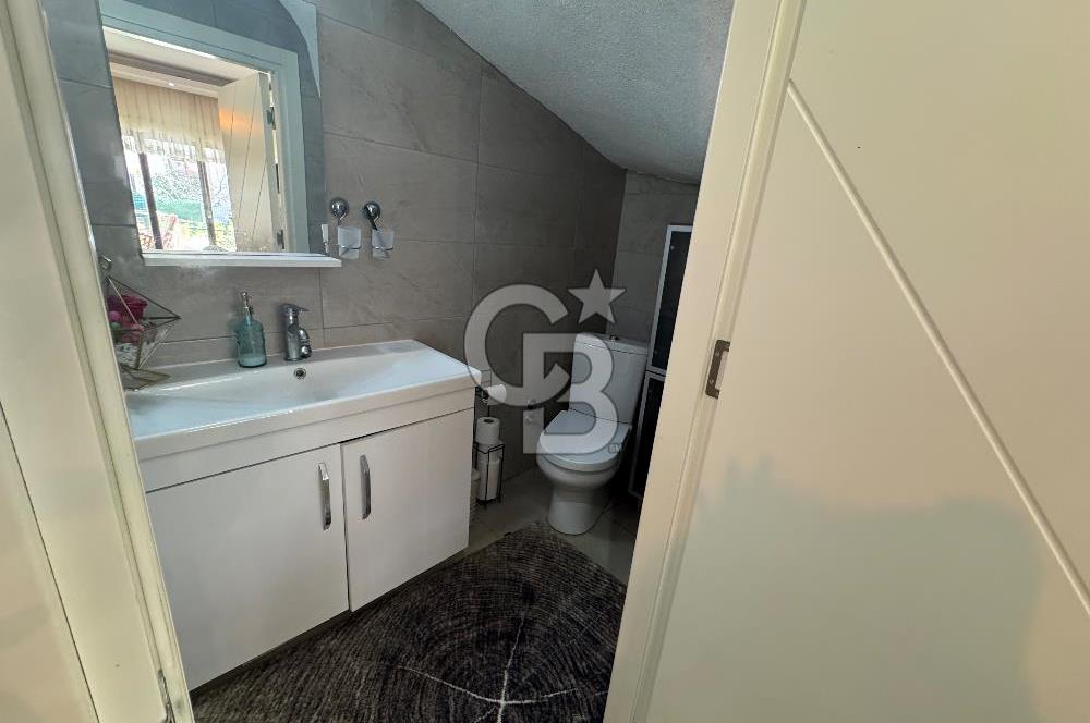 Yenifoça Fatih Mahallesinde Satılık 3+1 Tripleks Villa