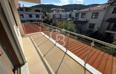 Yenifoça Fatih Mahallesinde Satılık 3+1 Tripleks Villa