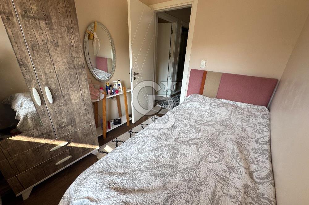 Yenifoça Fatih Mahallesinde Satılık 3+1 Tripleks Villa