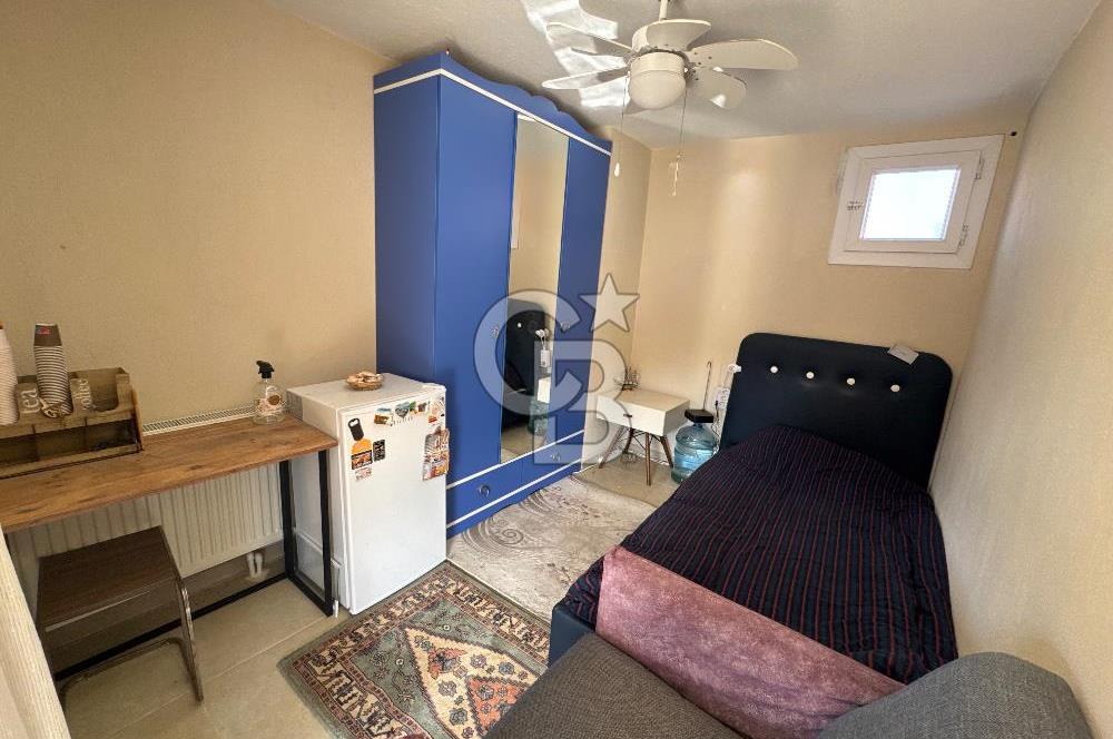 Yenifoça Fatih Mahallesinde Satılık 3+1 Tripleks Villa