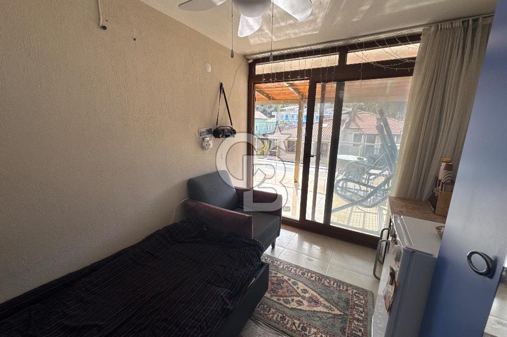 Yenifoça Fatih Mahallesinde Satılık 3+1 Tripleks Villa