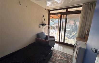 Yenifoça Fatih Mahallesinde Satılık 3+1 Tripleks Villa