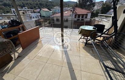 Yenifoça Fatih Mahallesinde Satılık 3+1 Tripleks Villa