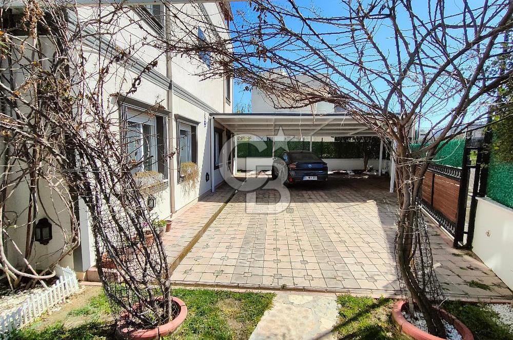 Pelitköy'de Satılık 6+1 Havuzlu Müstakil Villa