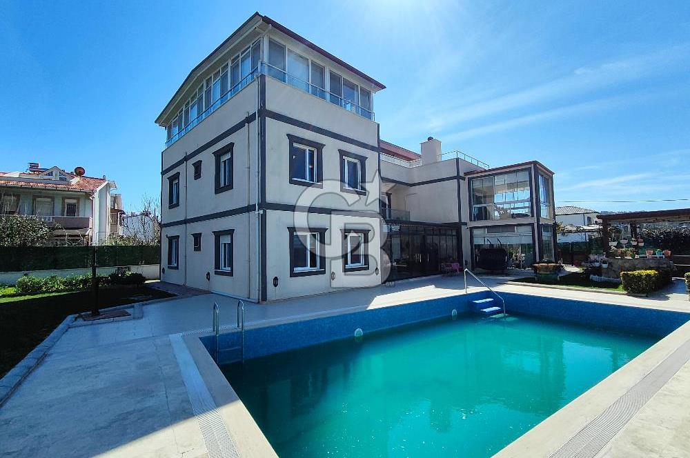 Pelitköy'de Satılık 6+1 Havuzlu Müstakil Villa