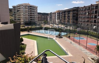 BUCA DEU YAKINI VİTA LOFT SİTESİNDE HAVUZ CEPHELİ KİRALIK 1+1 DAİRE