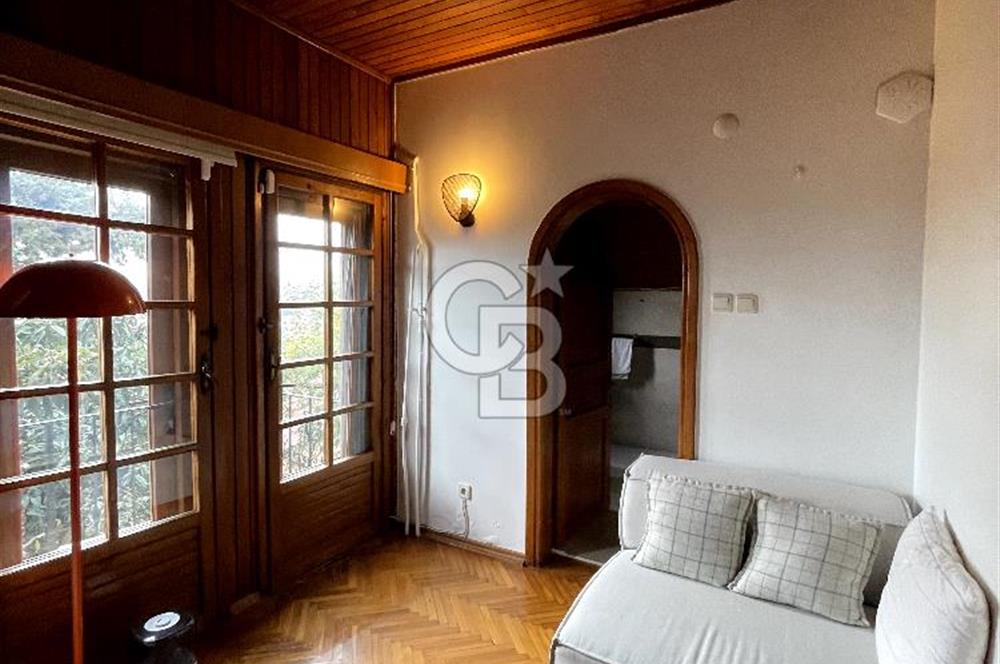 YENİKÖY'DE SATILIK BAHÇE İÇİNDE VİLLA