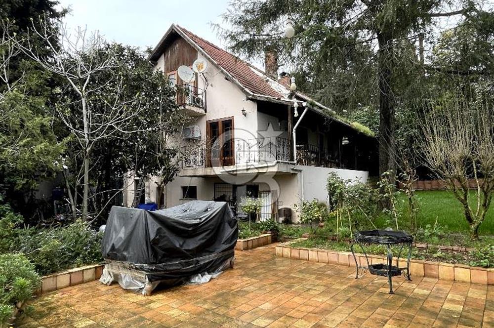 YENİKÖY'DE SATILIK BAHÇE İÇİNDE VİLLA