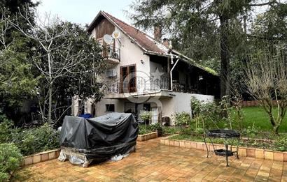 YENİKÖY'DE SATILIK BAHÇE İÇİNDE VİLLA