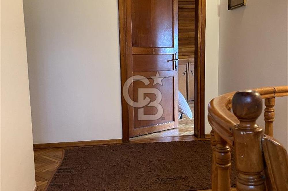 YENİKÖY'DE SATILIK BAHÇE İÇİNDE VİLLA