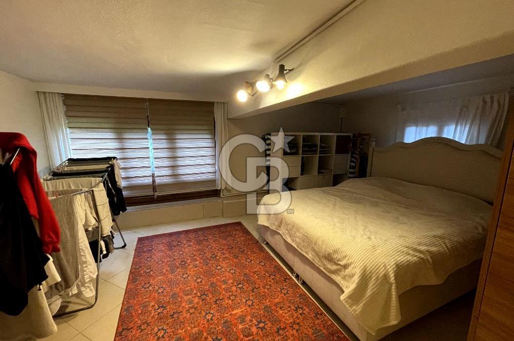 YENİKÖY'DE SATILIK BAHÇE İÇİNDE VİLLA