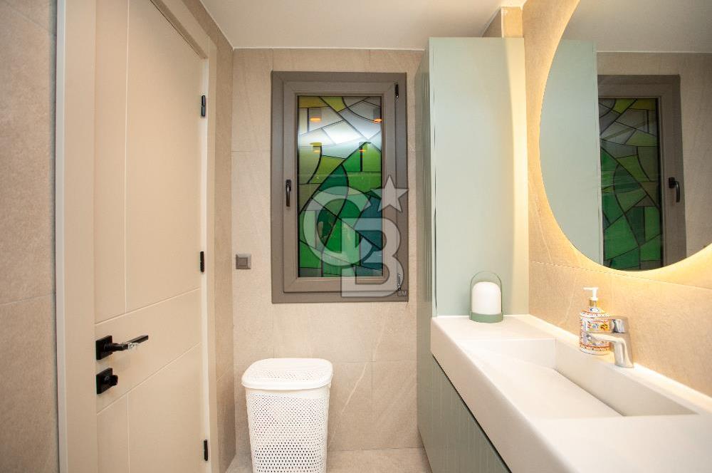 Foça Kazım Dirik Mah. Eşyalı Kiralık Müstakil Havuzlu 5+1 Villa