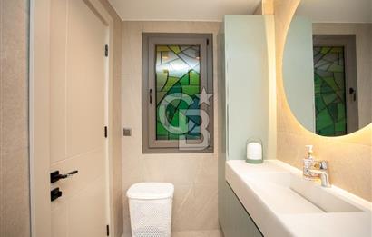 Foça Kazım Dirik Mah. Eşyalı Kiralık Müstakil Havuzlu 5+1 Villa