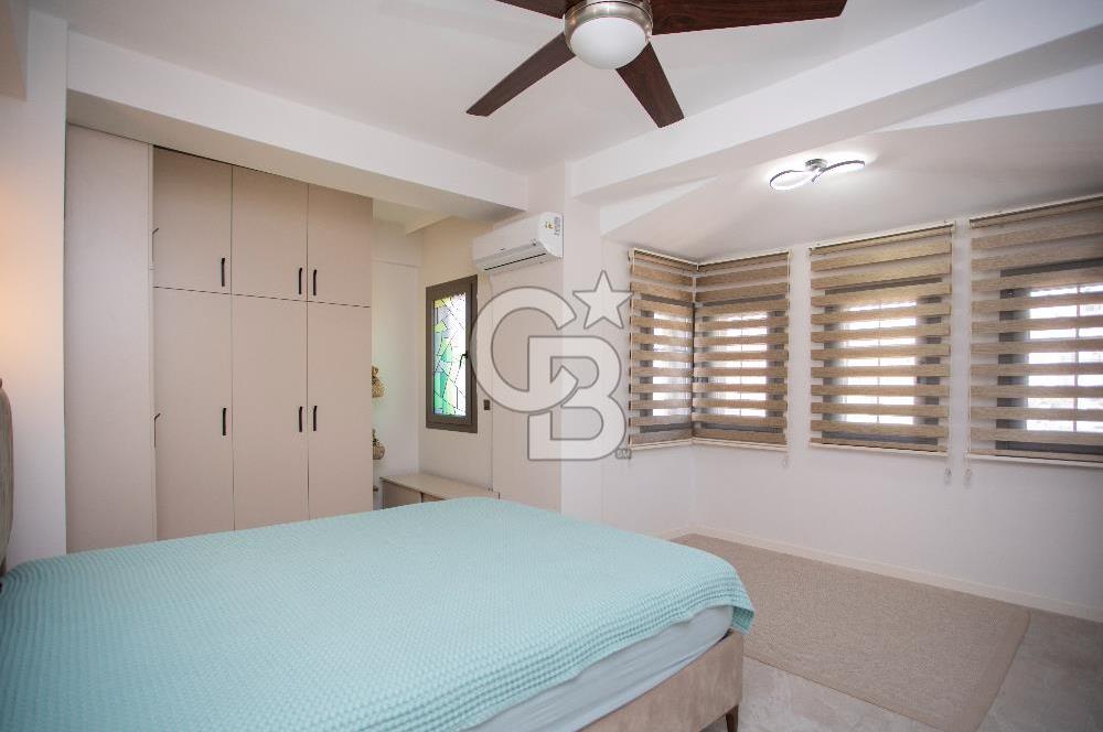 Foça Kazım Dirik Mah. Eşyalı Kiralık Müstakil Havuzlu 5+1 Villa