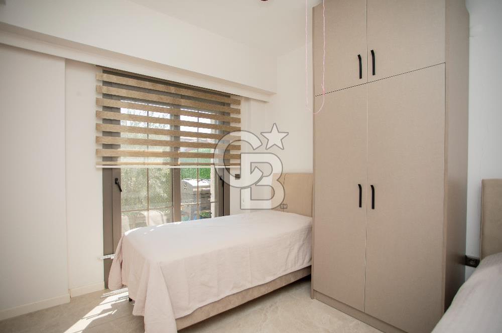 Foça Kazım Dirik Mah. Eşyalı Kiralık Müstakil Havuzlu 5+1 Villa