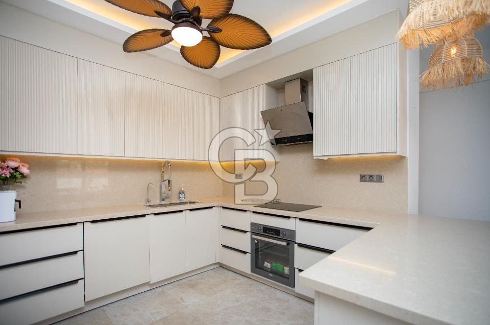 Foça Kazım Dirik Mah. Eşyalı Kiralık Müstakil Havuzlu 5+1 Villa