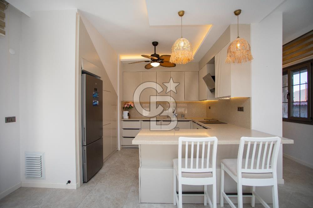 Foça Kazım Dirik Mah. Eşyalı Kiralık Müstakil Havuzlu 5+1 Villa