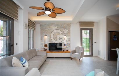 Foça Kazım Dirik Mah. Eşyalı Kiralık Müstakil Havuzlu 5+1 Villa