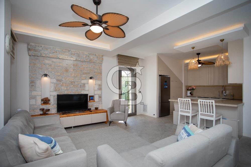 Foça Kazım Dirik Mah. Eşyalı Kiralık Müstakil Havuzlu 5+1 Villa