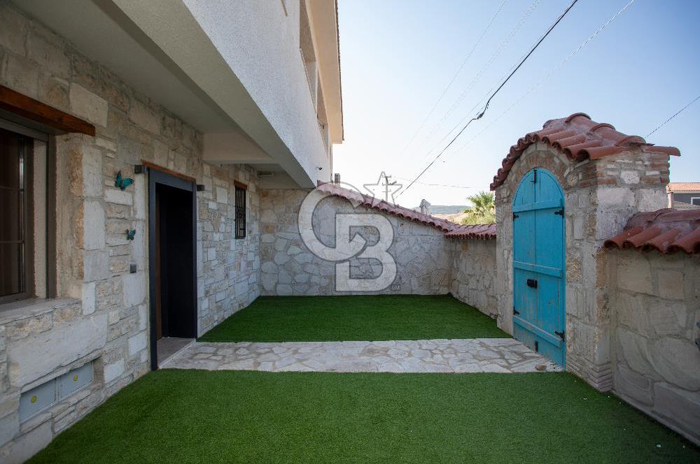 Foça Kazım Dirik Mah. Eşyalı Kiralık Müstakil Havuzlu 5+1 Villa