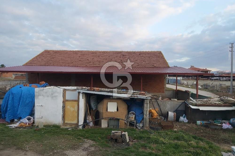 Dazkırı-Bozan Köyünde Satılık Konut, Besihane ve Müştemilatı