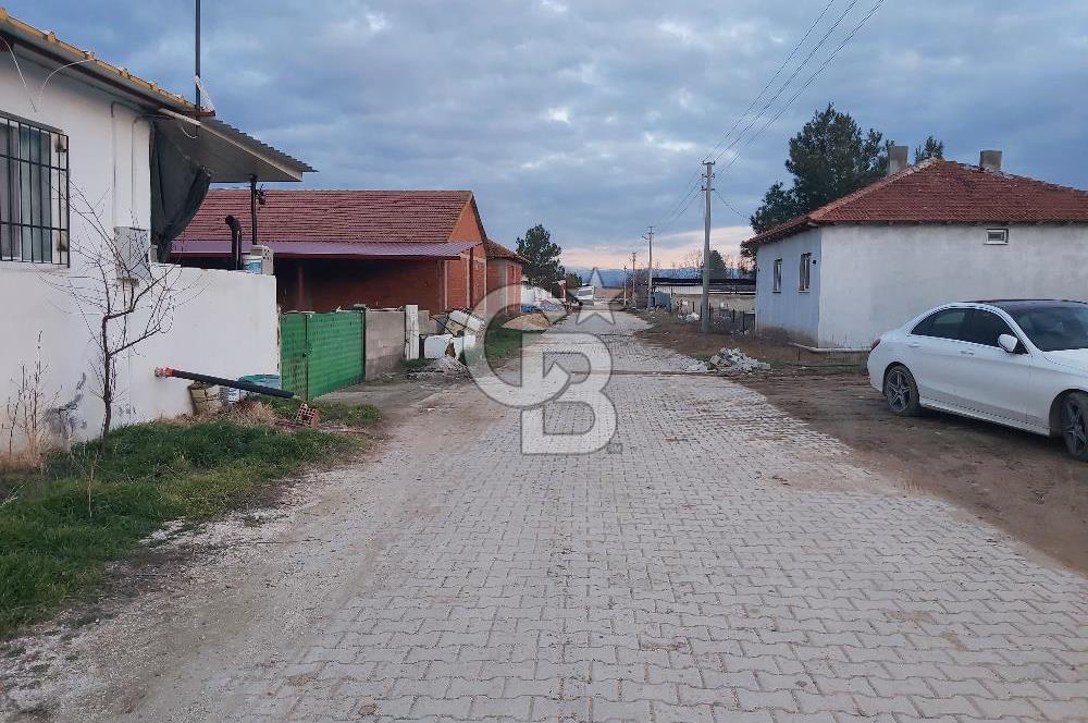 Dazkırı-Bozan Köyünde Satılık Konut, Besihane ve Müştemilatı